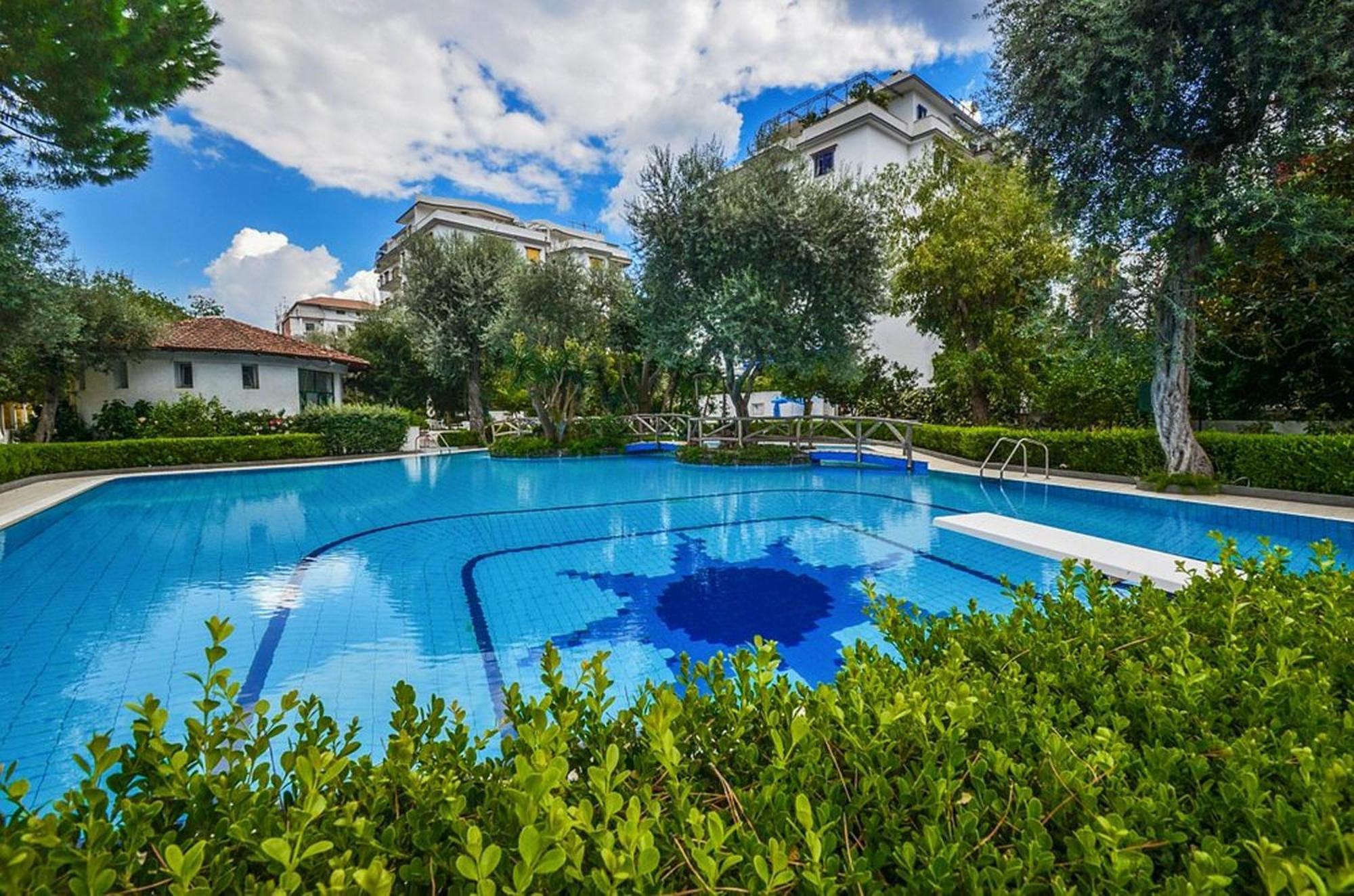 Casa Mar - Elegant Apartment With Pool And Panoramic Terrace In The Heart Of Сорренто Екстер'єр фото
