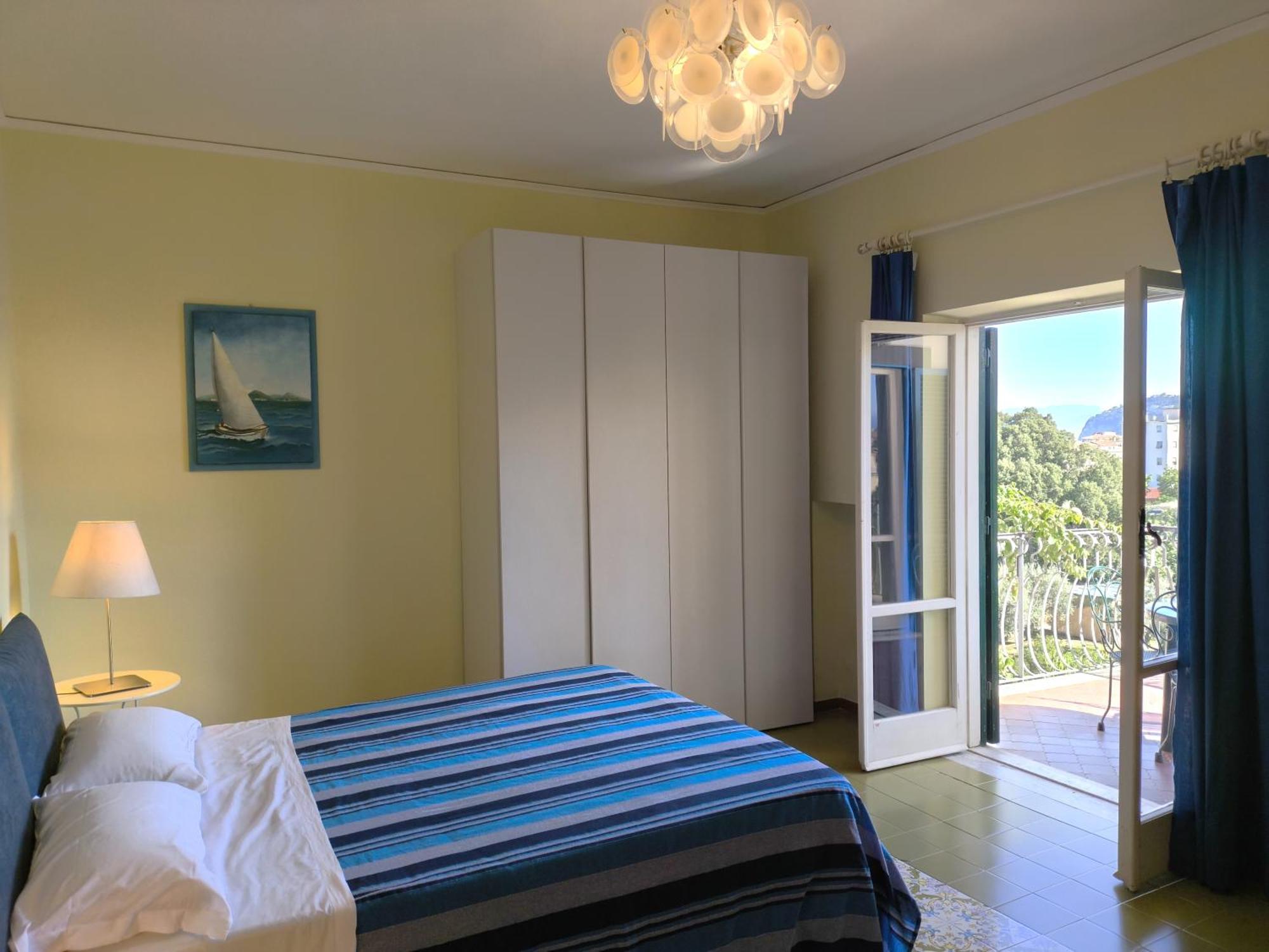 Casa Mar - Elegant Apartment With Pool And Panoramic Terrace In The Heart Of Сорренто Екстер'єр фото