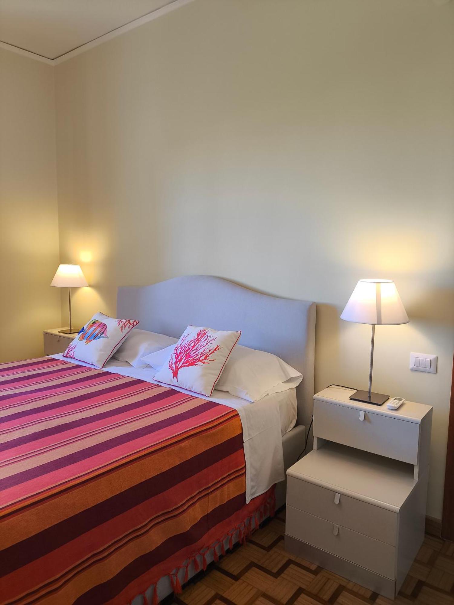 Casa Mar - Elegant Apartment With Pool And Panoramic Terrace In The Heart Of Сорренто Екстер'єр фото