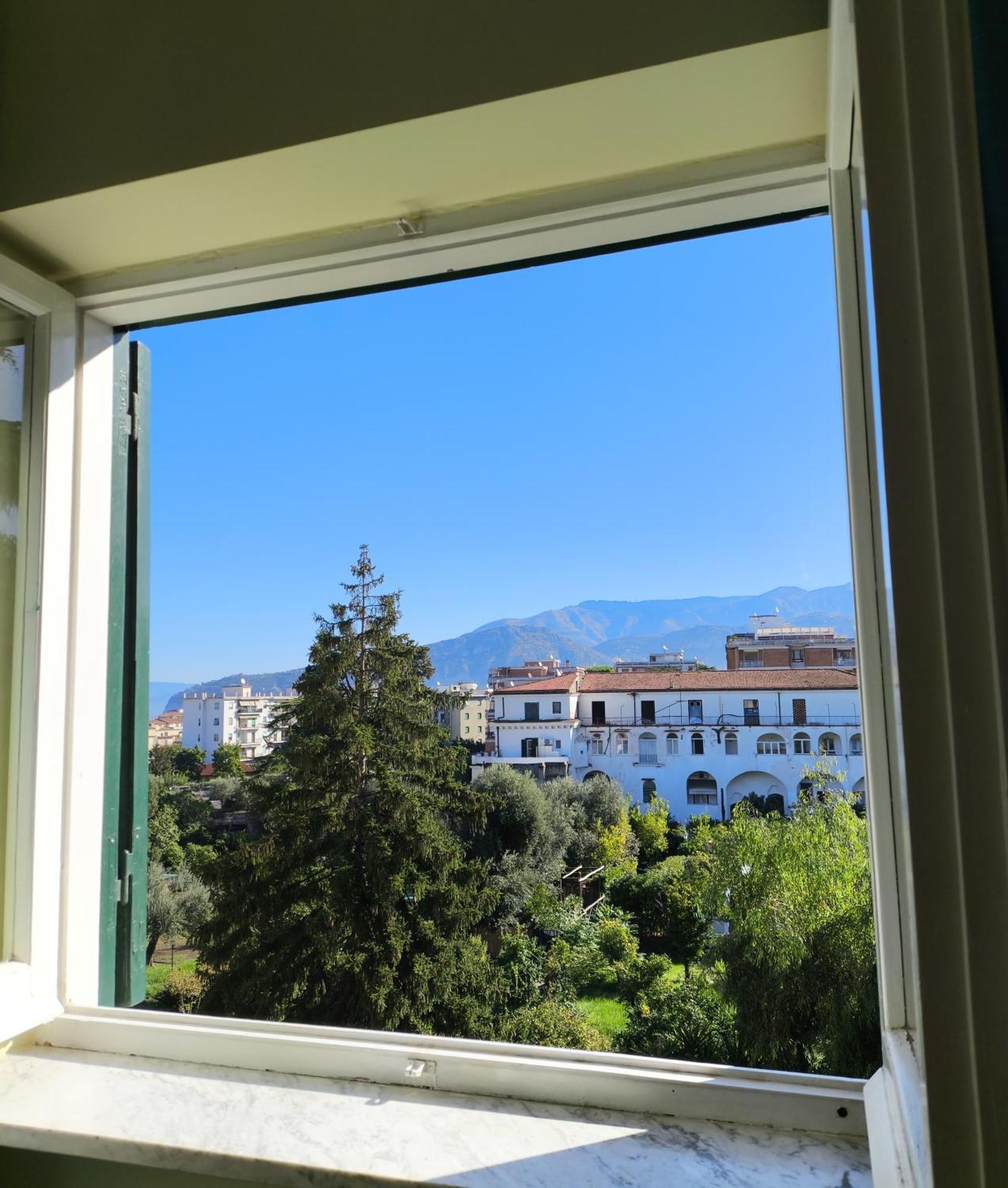 Casa Mar - Elegant Apartment With Pool And Panoramic Terrace In The Heart Of Сорренто Екстер'єр фото