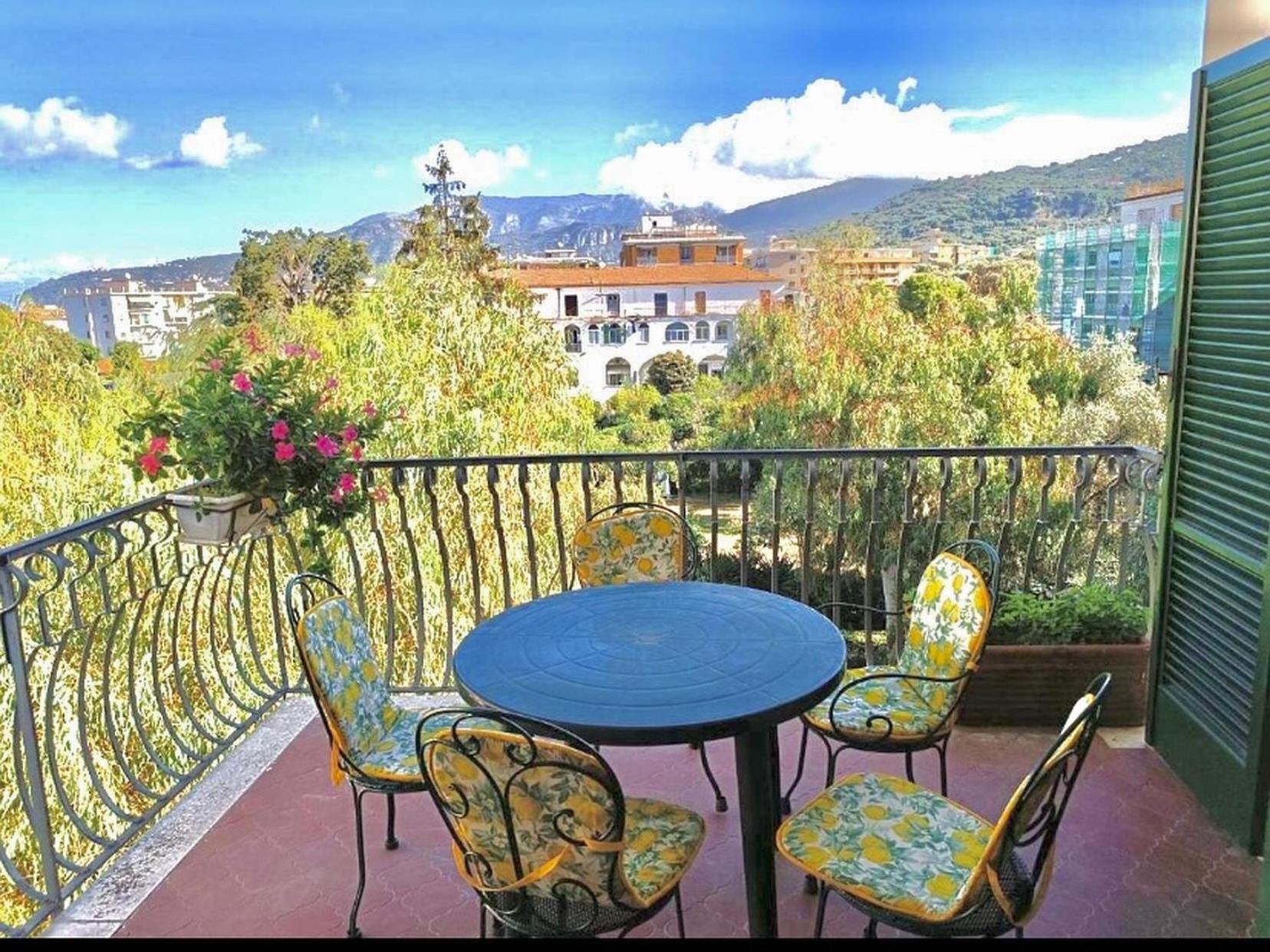 Casa Mar - Elegant Apartment With Pool And Panoramic Terrace In The Heart Of Сорренто Екстер'єр фото