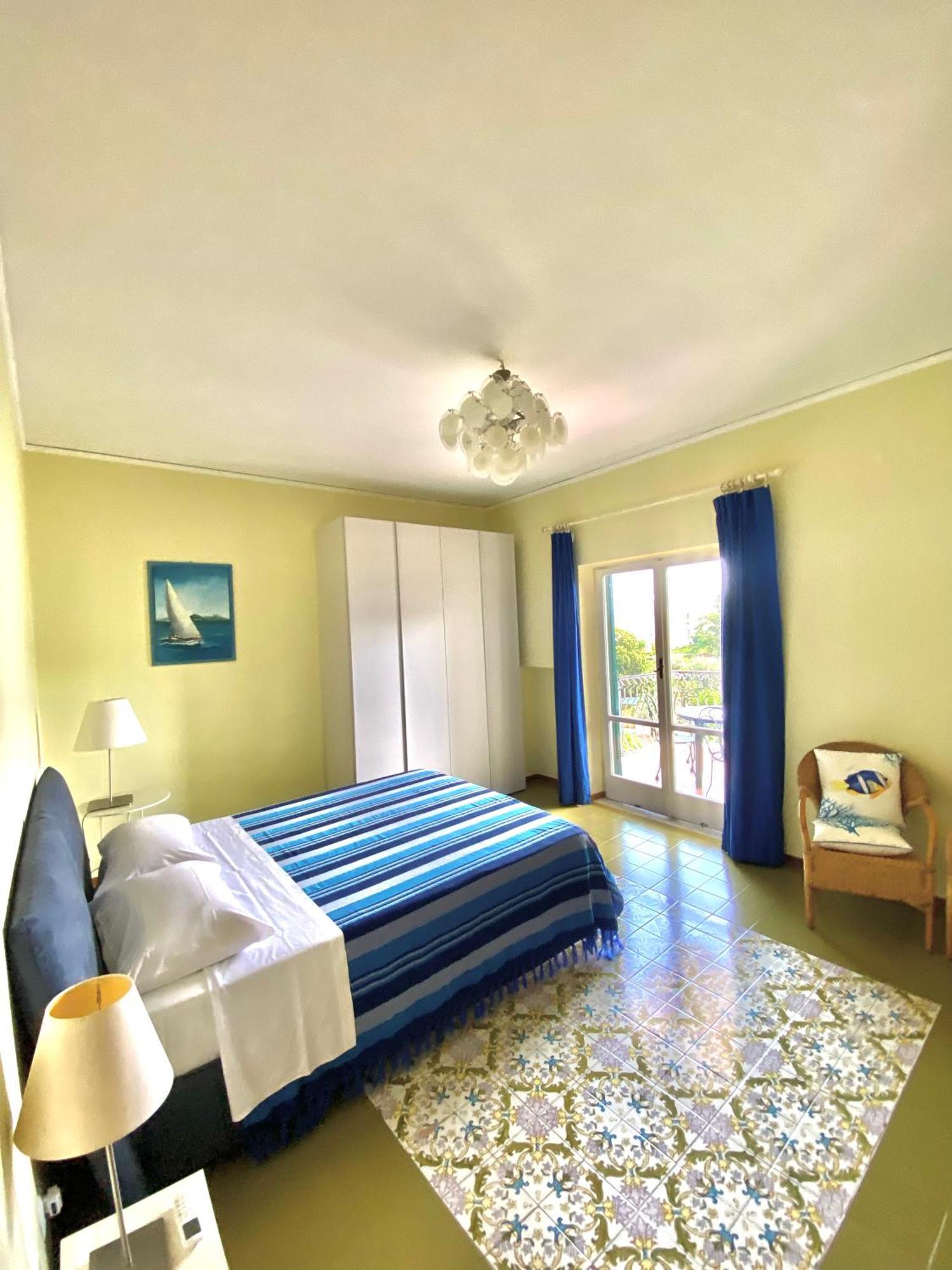 Casa Mar - Elegant Apartment With Pool And Panoramic Terrace In The Heart Of Сорренто Екстер'єр фото